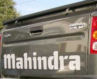 Sponda cassone posteriore  Mahindra.
